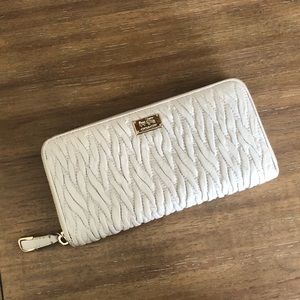 Very Used Coach Cream Accordion Zipped Wallet